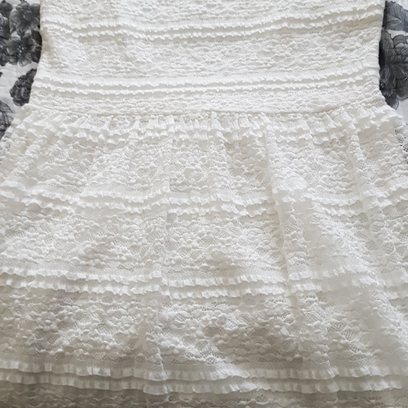 White lace dress - Picture 2 of 5